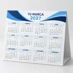 Calendario de mesa 2027 de 25 por 19 cm con base triangular y diseño azul personalizado.