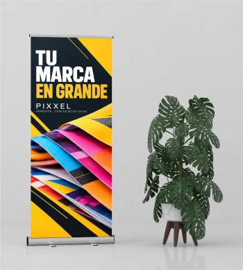 Roll Up Pixxel en ambiente con diseño amarillo y negro